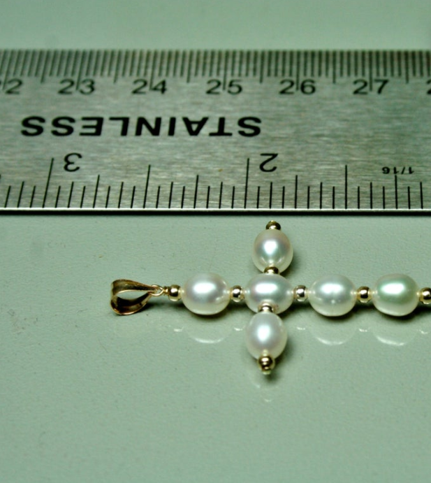 Fresh water elegant pearl charm pendant